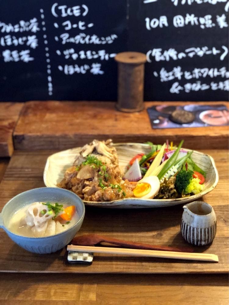 うつわとごはん yorimiti