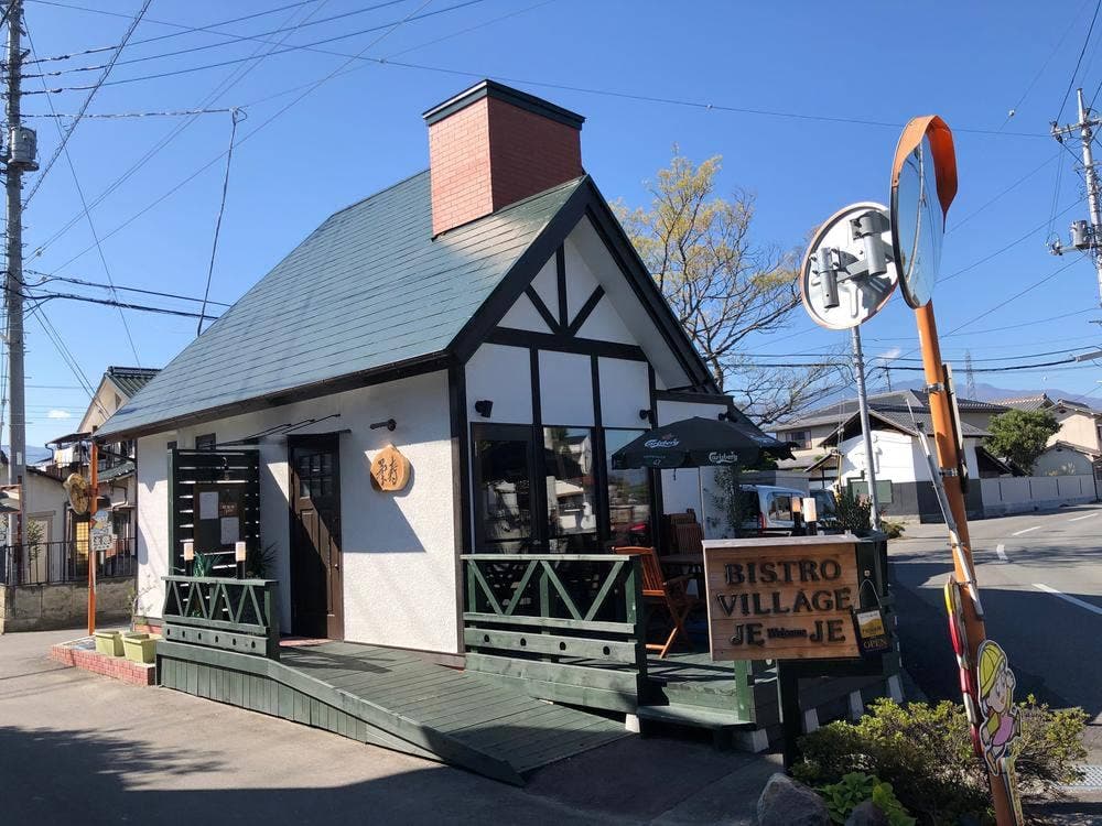 Bistro Village je-je