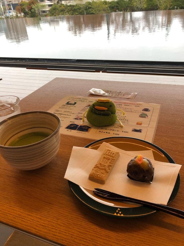 秋田県立美術館ミュージアムラウンジ