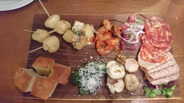 ワイン食堂トランク 久茂地店 - サブ画像1