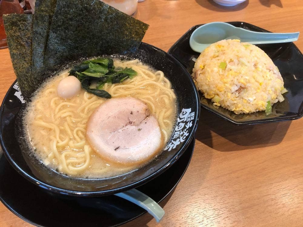 横浜家系ラーメン 町田商店 清水インター店