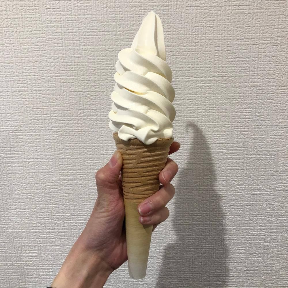 SOFT ICE CREAM SHOP FOUNTAIN