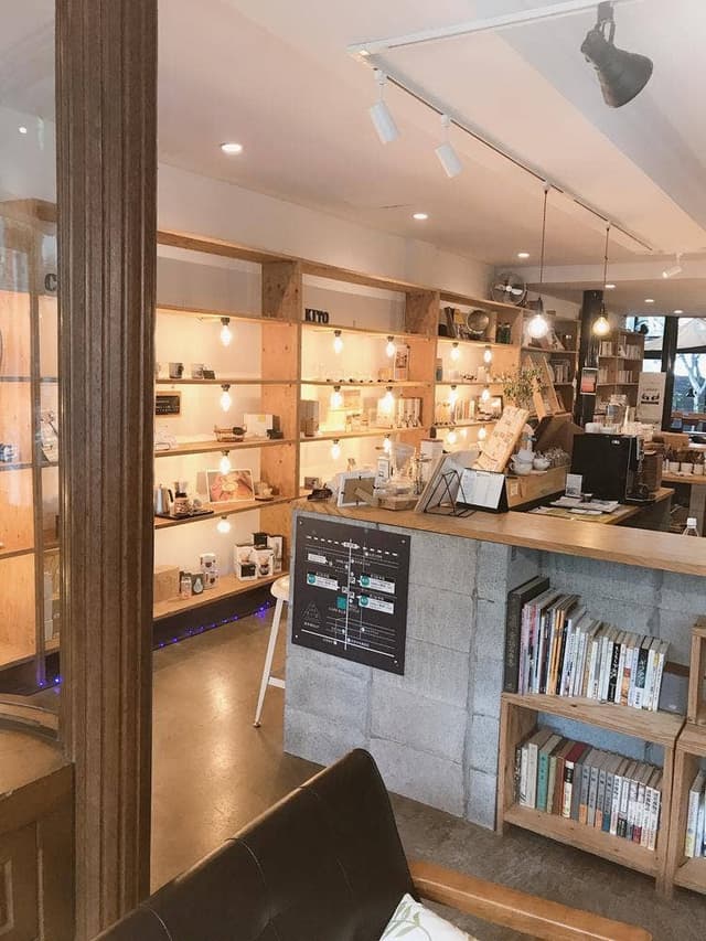 CAFE 木と本 - サブ画像1