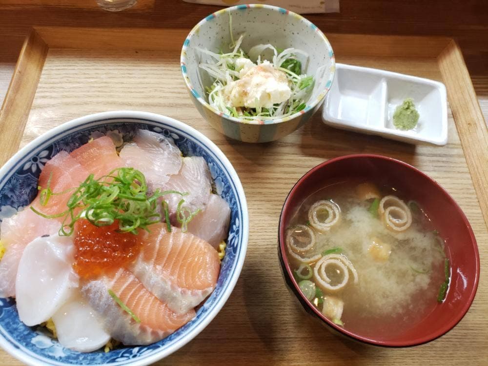 気まぐれ食堂 トラトネコ