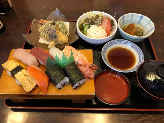 東寿司 - サブ画像2