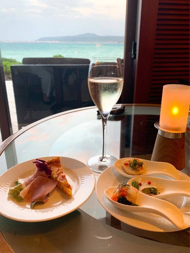 ライブラリー ラウンジ&バー ザ・テラスクラブ アット ブセナ