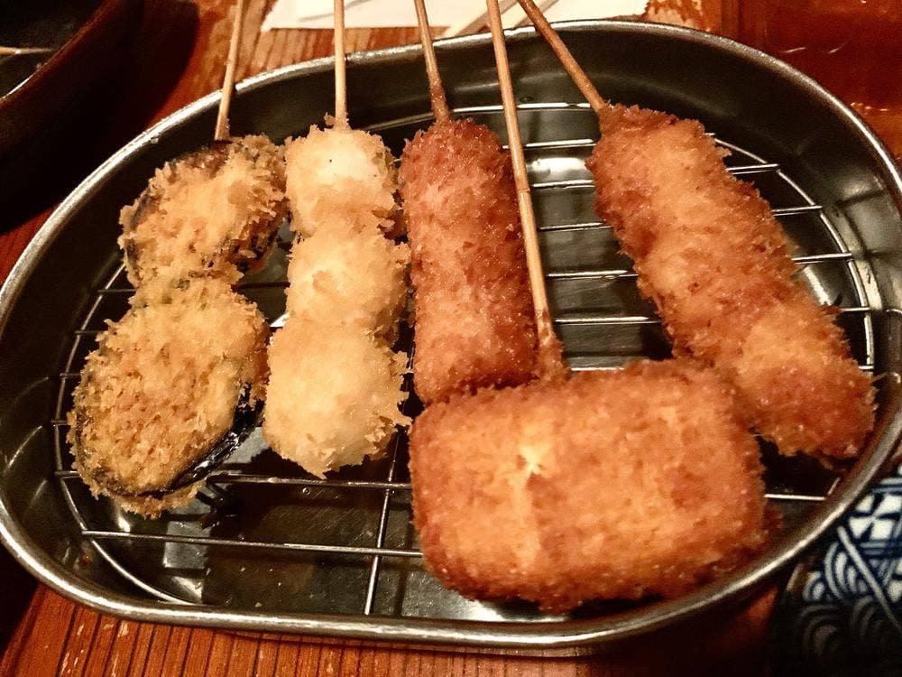 薄利多賣半兵ヱ 長崎観光通から銅座町通りへ入った三八ラーメン隣の青い山脈の看板が目印店