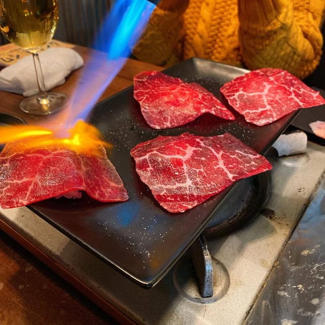 大衆和牛酒場 コンロ家 ～霜降り和牛鍋と神戸牛ホルモン鉄板焼～ 飯田橋店 - サブ画像3