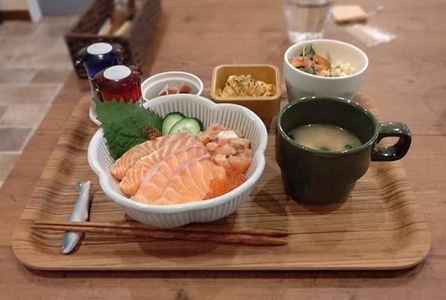 クマとサーモンと… - サブ画像1