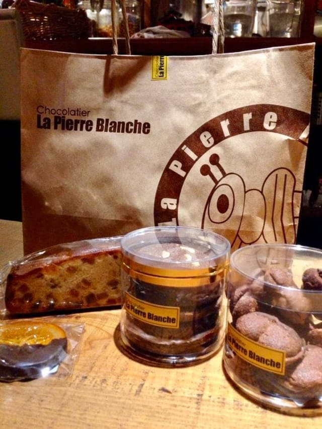 ショコラティエ ラ・ピエール・ブランシュ 元町店 - サブ画像3