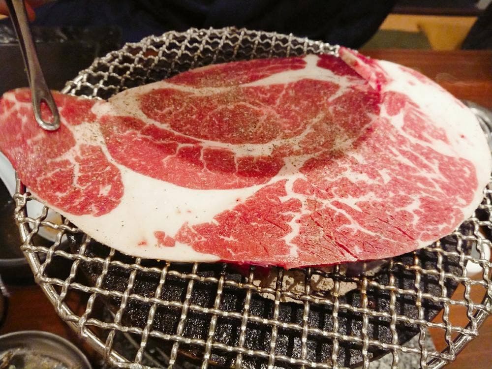 七輪炭火焼肉 焼くぞう