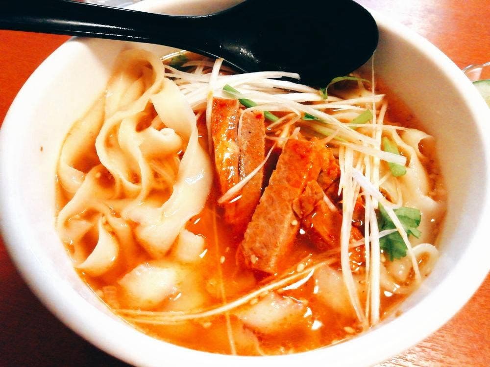 龍興刀削面舗
