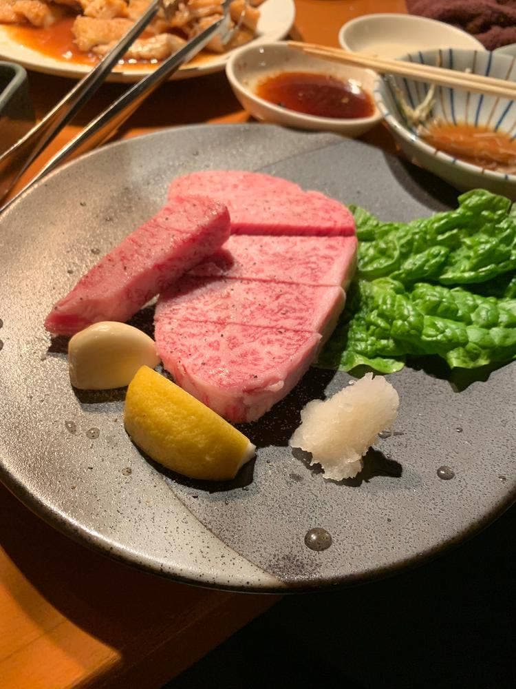 炭火焼肉炙や