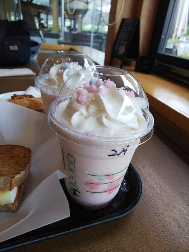 スターバックス コーヒー 蔦屋書店 武雄市図書館店 - サブ画像2