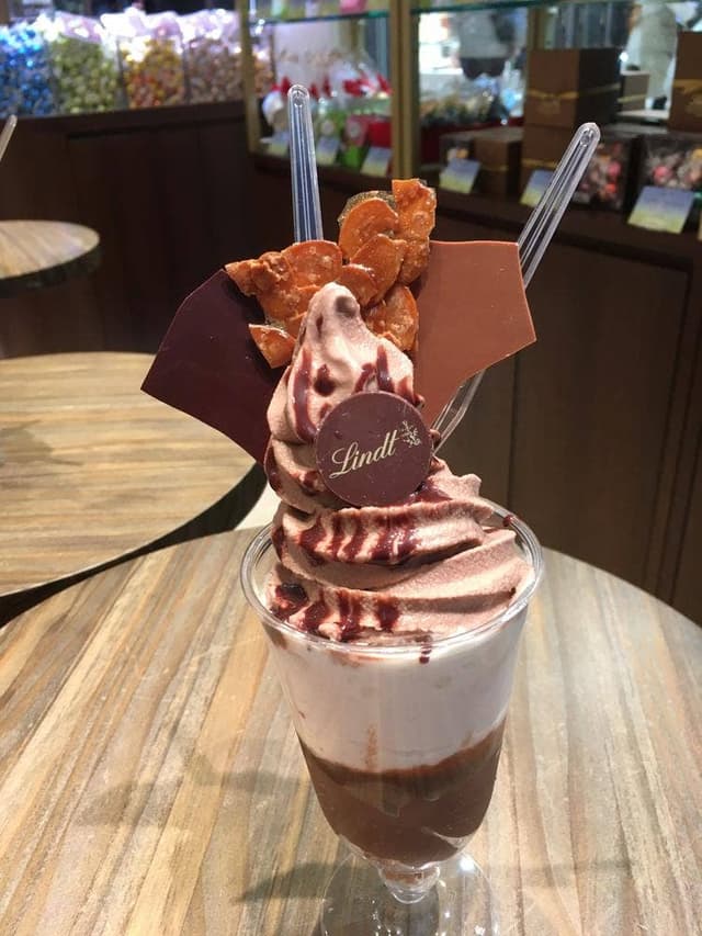 リンツ ショコラ カフェ ルミネ北千住店 - サブ画像1