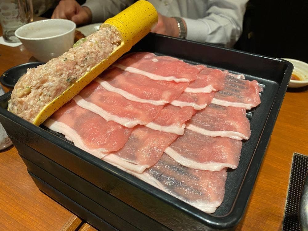 黒豚しゃぶしゃぶ 博多水炊き餃子 官兵衛