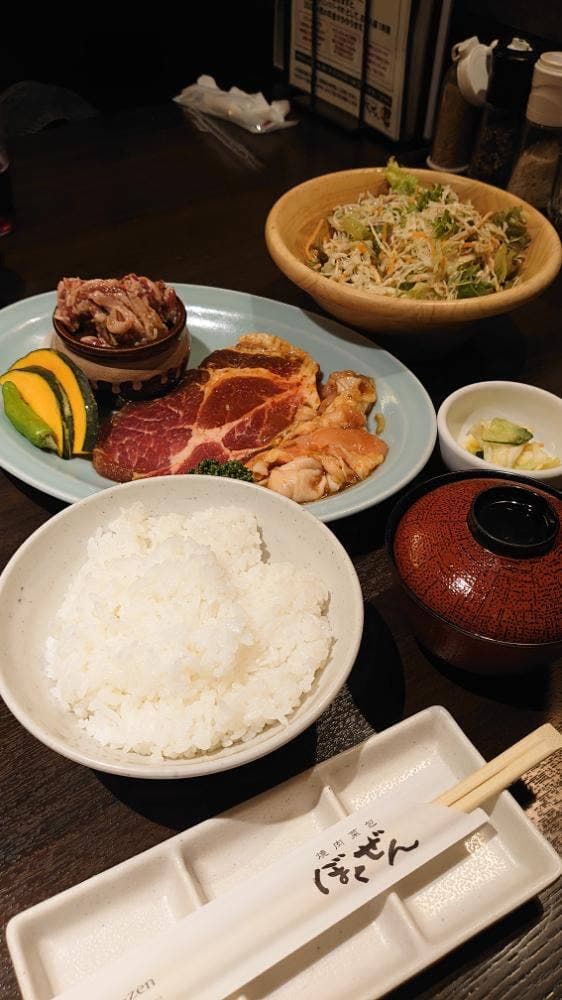 焼肉菜包 朴然 厚別店
