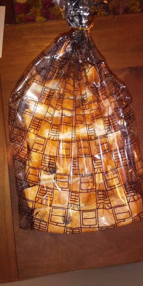 高級食パン専門店 白か黒か 錦糸町本店