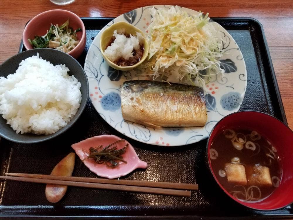 つつきや