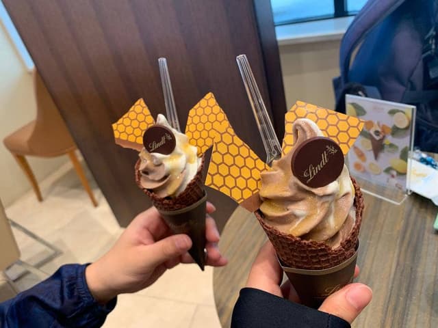 リンツ ショコラ カフェ 仙台泉プレミアム・アウトレット店 - サブ画像1