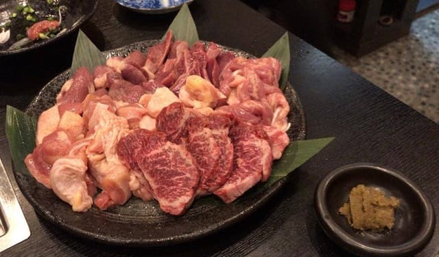 溶岩焼と焼鳥の店 鶏富士 - サブ画像1