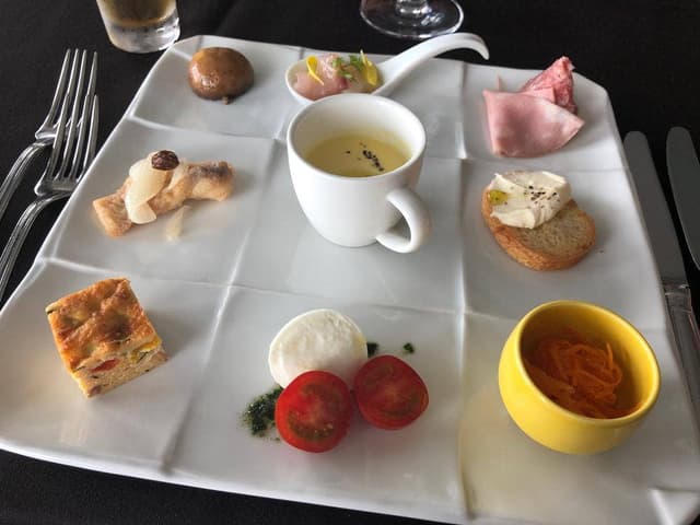 サルヴァトーレクオモブロス XEX愛宕グリーンヒルズ - サブ画像3