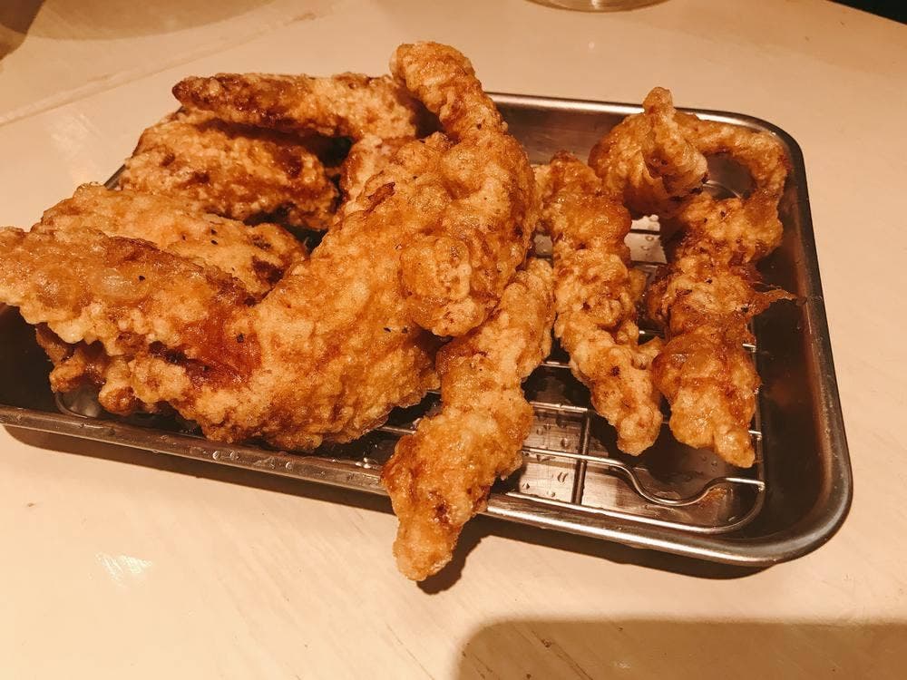 骨付鳥、からあげ、ハイボール がブリチキン。福井駅前店