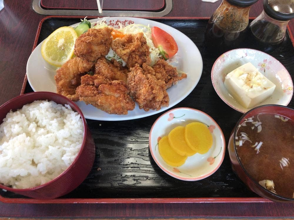 食堂 おかずや
