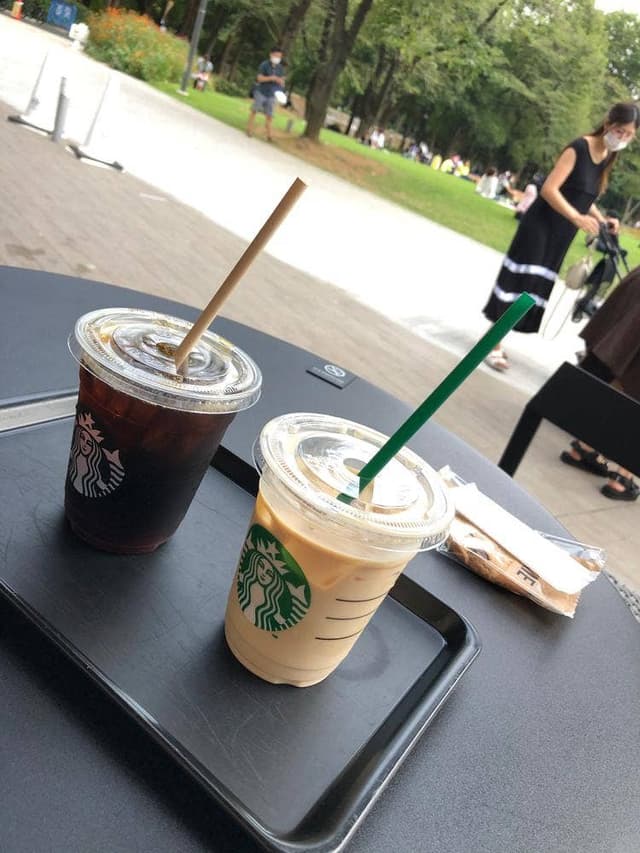 スターバックス コーヒー 新宿中央公園 SHUKNOVA店 - サブ画像2