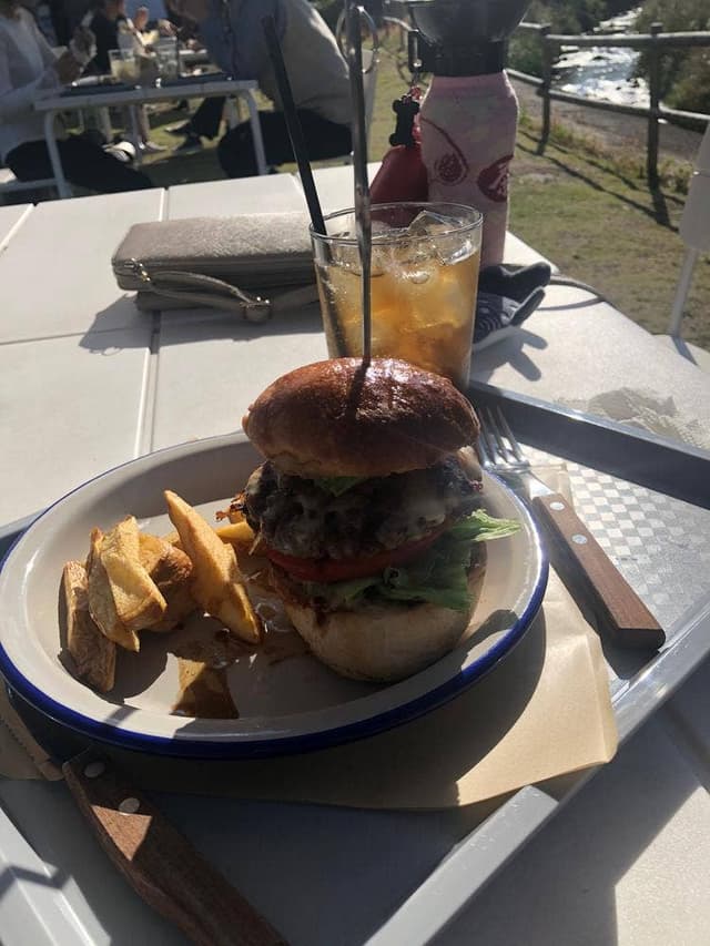 ストラト バーガーアンドグリル - サブ画像1