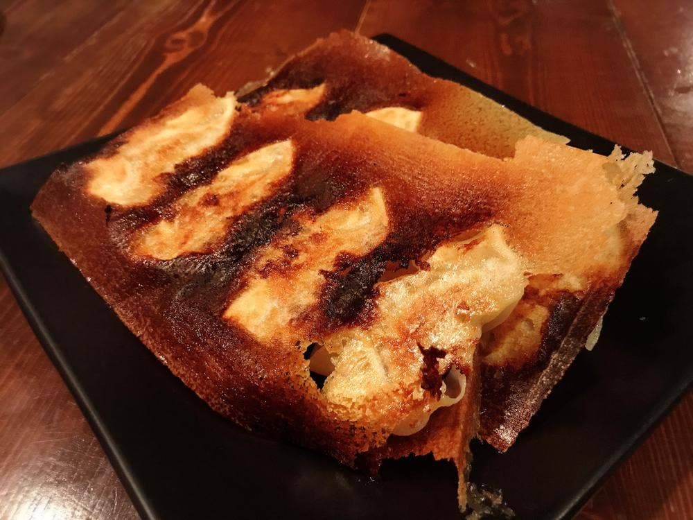 餃子の隠れ家 白石店