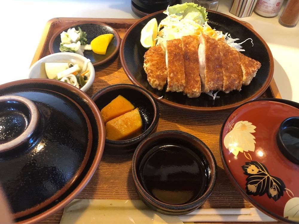 とんかつまえだ