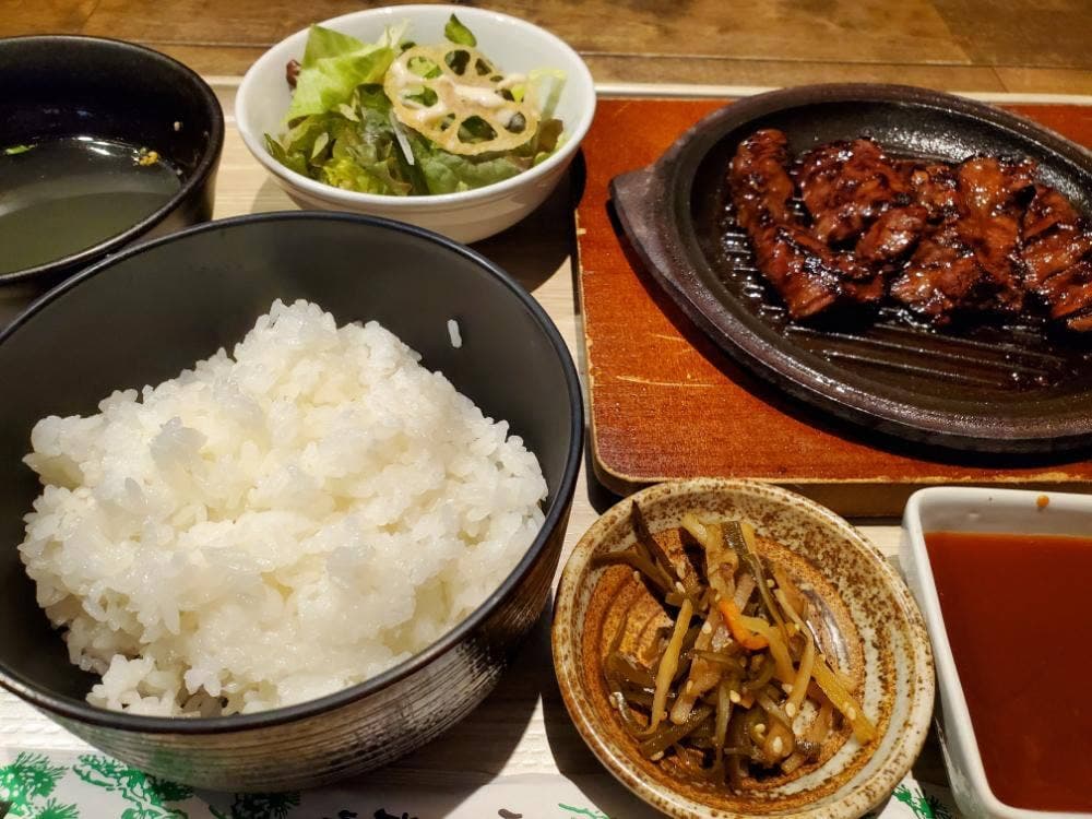 炭火焼肉もざいく 春日店