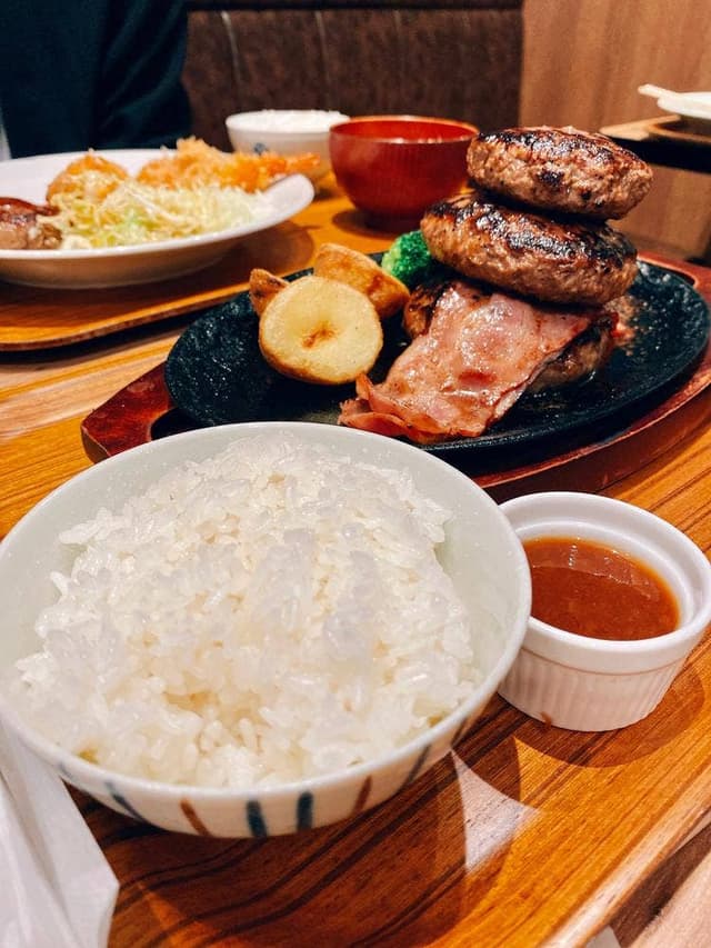 ランチと肉汁とお酒 ハンバール なんばウォーク店 - サブ画像2