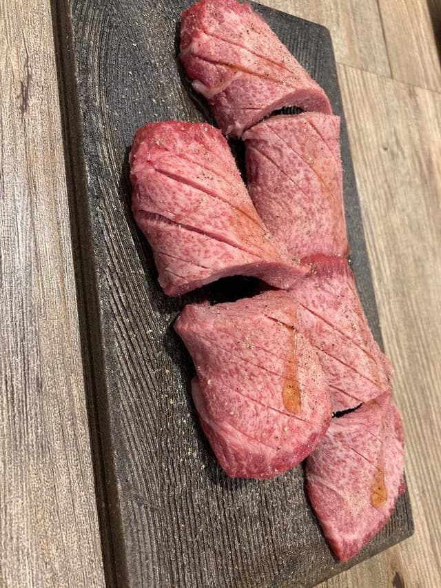 a slice of BEEF-ひときれの牛肉- - サブ画像2