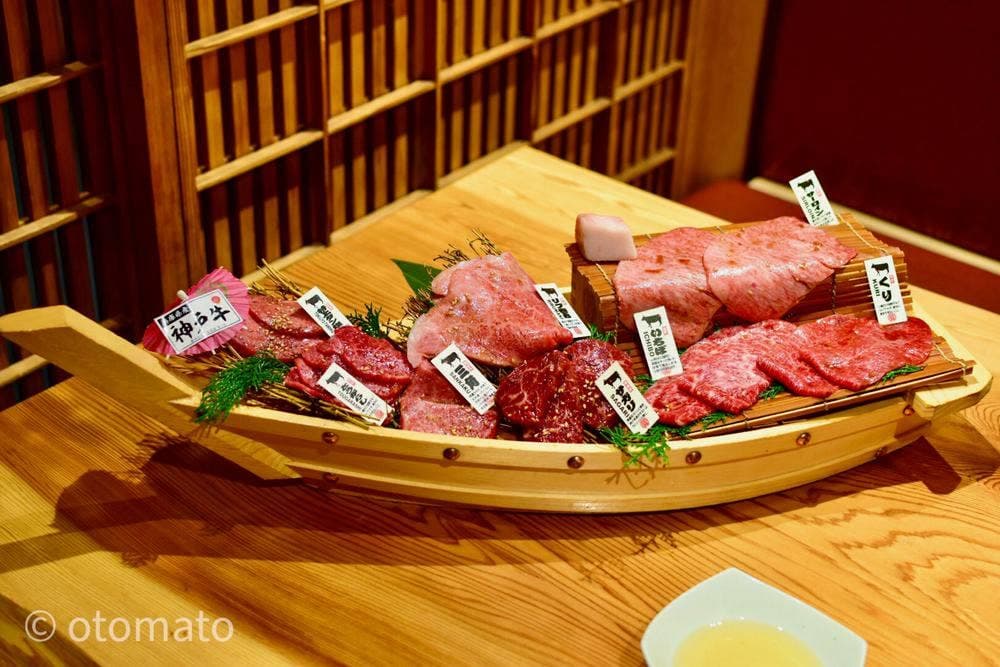 神戸牛焼肉&生タン料理 舌賛