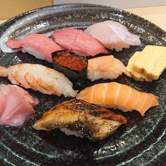 にぎり鮨 魚魚 - サブ画像1