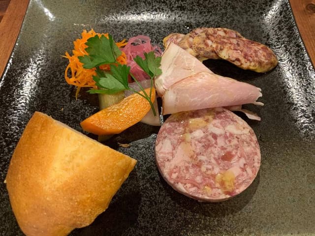 部位ごとに調理法を変える豚肉専門店 グロワグロワ - サブ画像1