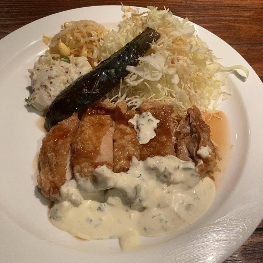 NEST CHICKEN