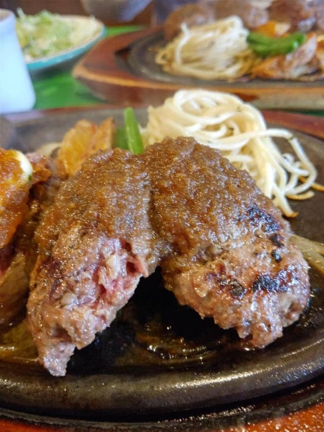 ステーキ・ハンバーグどんさん亭 新宿郷屋敷店 - サブ画像1