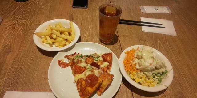 シェーキーズ イオンモール座間店 - サブ画像1