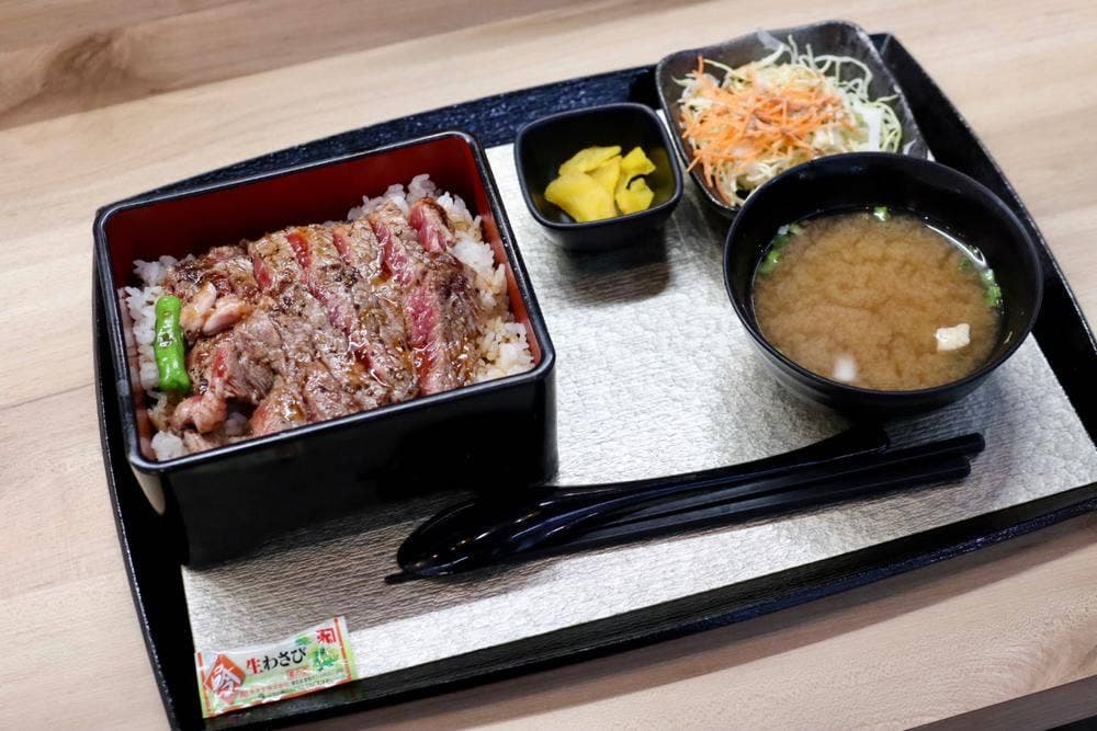 肉の丸一 ららぽーと愛知東郷店