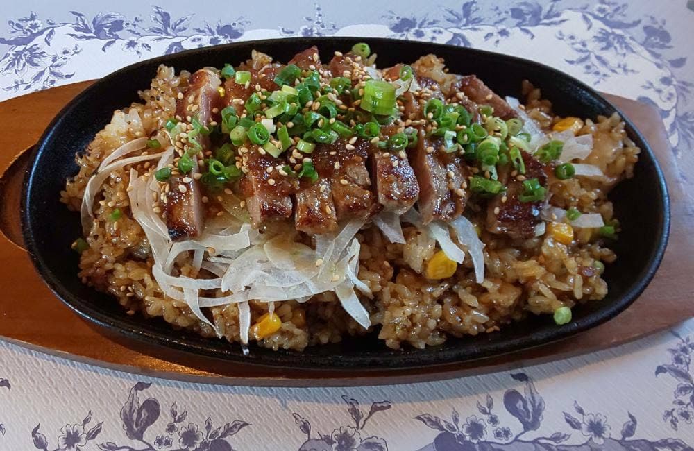 トモ & ベン レストラン