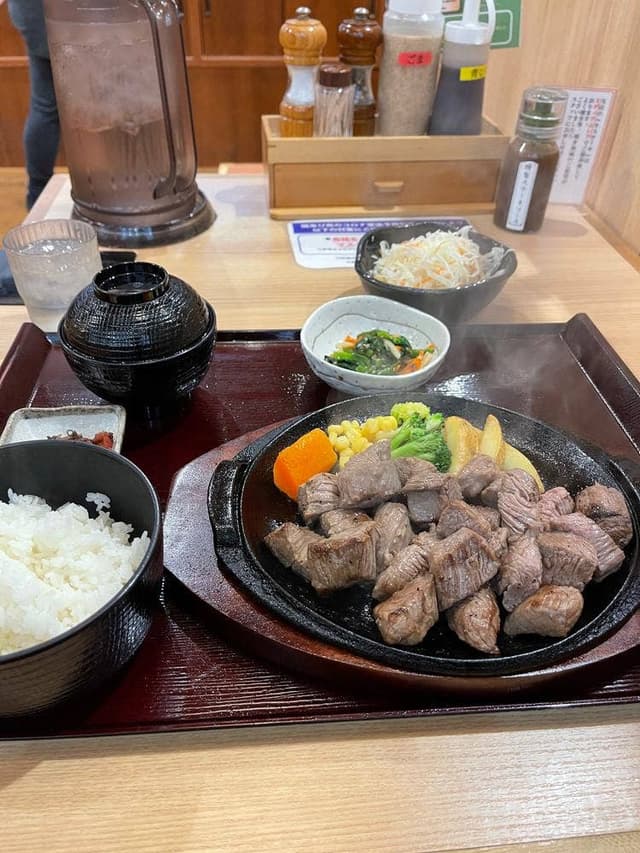 鉄板ステーキ ろく丘 フジグラン緑井店 - サブ画像1