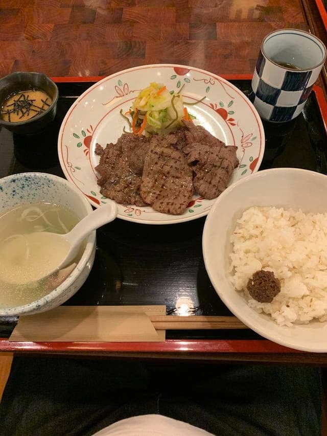 牛たん焼き 仙台辺見 栄店 - サブ画像1