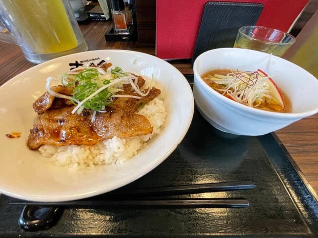 精肉屋の焼肉丼 おぼや 南千里本店 - サブ画像1