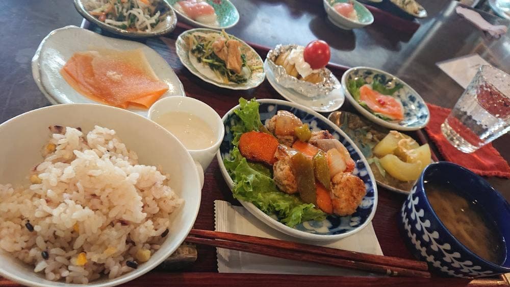 器と雑貨のセレクトショップ&カフェ SaLa di shima