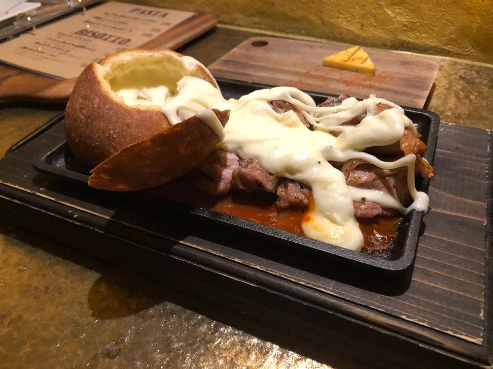 炭火ステーキとチーズのお忍び個室ダイニング食べ放題 アジト 浜松駅前店
