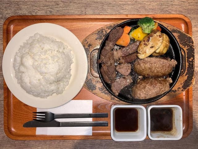 いしがまやハンバーグ 成城コルティ店 - サブ画像1