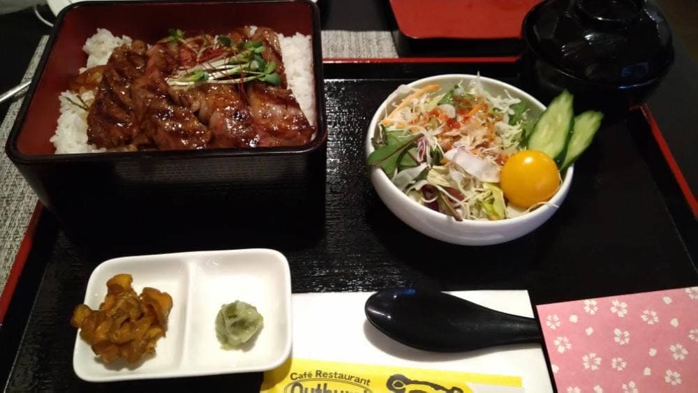 カフェレストラン アウトバースト&ポンタ